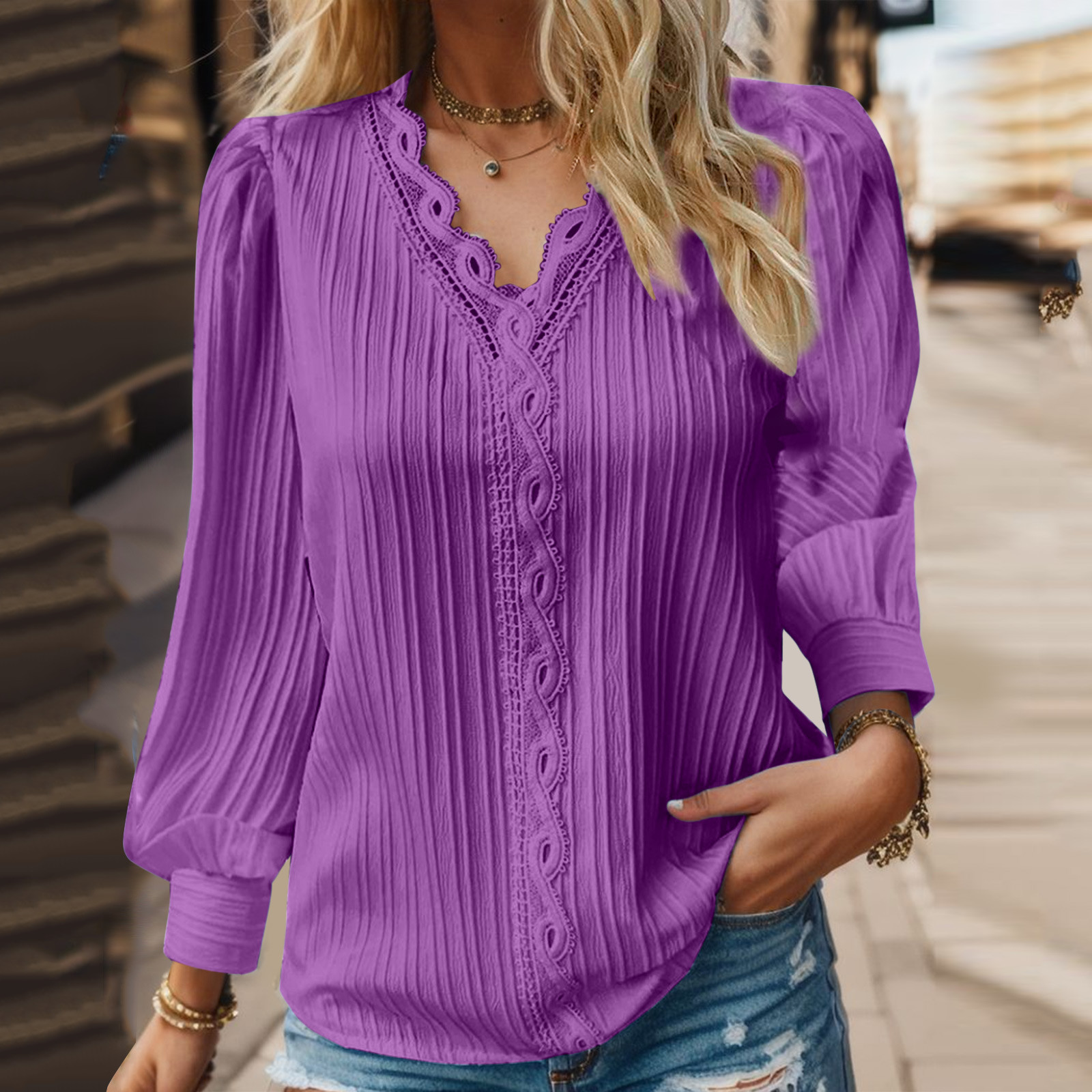 thumbnail image 2 of Blusa de encaje con cuello en V para mujer - Color liso, manga corta, poliéster, camisa elegante y casual para el trabajo o una cita, 2 of 5